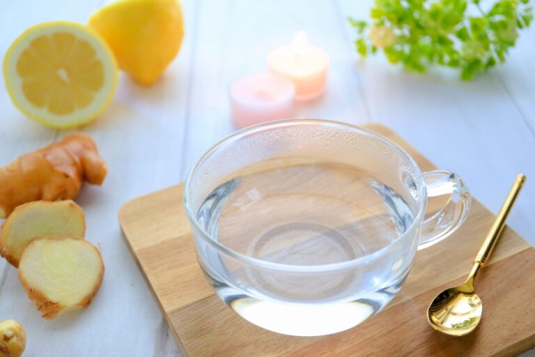 白湯の効果は本当？作り方と飲み方、40代からの上手な取り入れ方