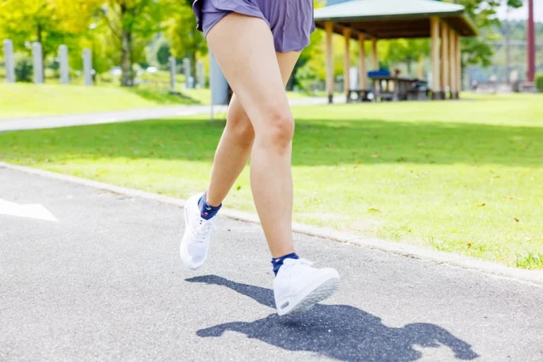 ふくらはぎはランニングで細くなる？脚やせのポイントを解説