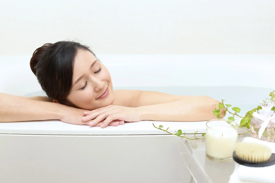 入浴女性